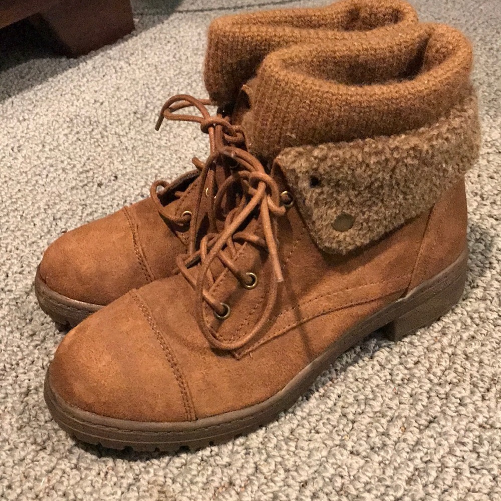 Cute snow boots!